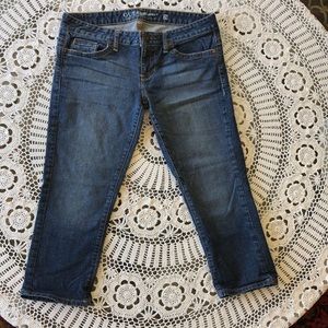 Women’s Guess Capri Jeans Medium Wash Size 29